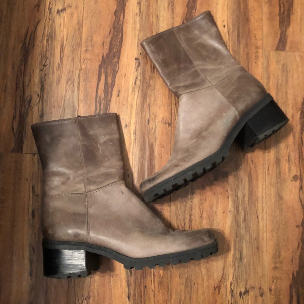 Gianni Bini lug sole boots!